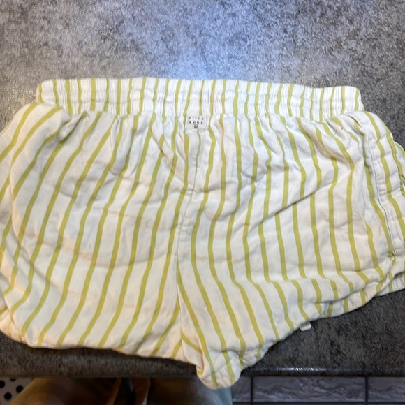 Extra small billabong pinstripe shorts - Picture 3 of 3